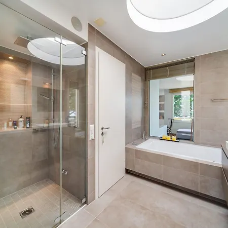 别墅 Lausanne Area Luxurious 4-bedroom On The By Guestlee