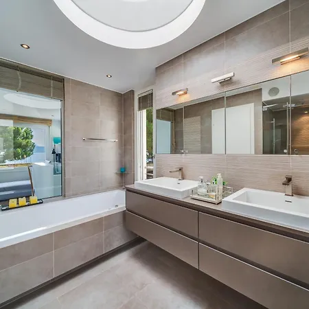 Lausanne Area Luxurious 4-bedroom On The By Guestlee *