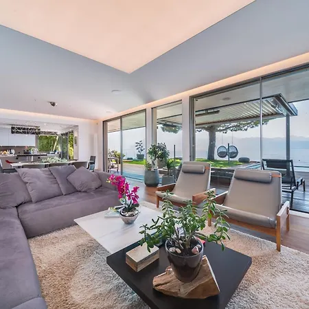 Lausanne Area Luxurious 4-bedroom On The By Guestlee