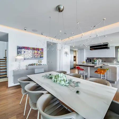 Lausanne Area Luxurious 4-bedroom On The By Guestlee 别墅 *
