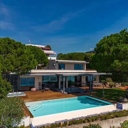 Lausanne Area Luxurious 4-bedroom On The By Guestlee Villa *