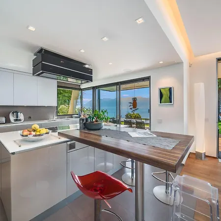 Lausanne Area Luxurious 4-bedroom On The By Guestlee * Pully