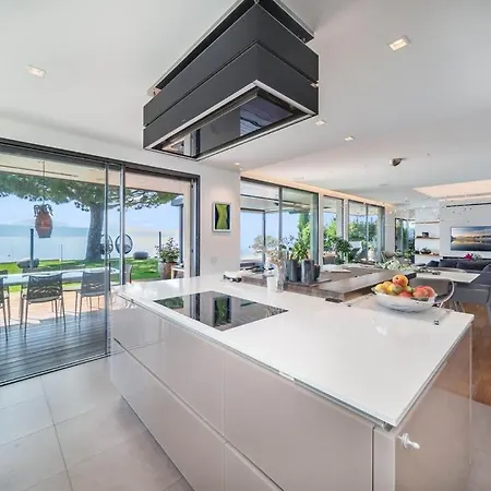 Lausanne Area Luxurious 4-bedroom On The By Guestlee Villa