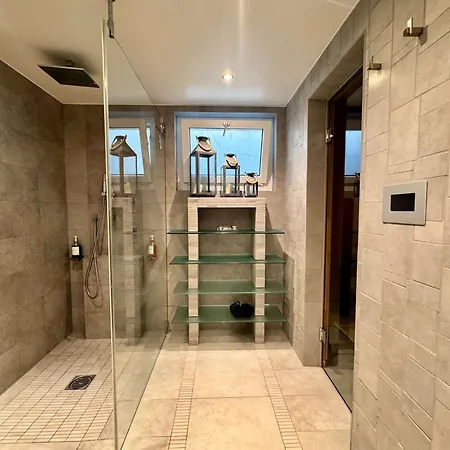 Lausanne Area Luxurious 4-bedroom On The By Guestlee 别墅