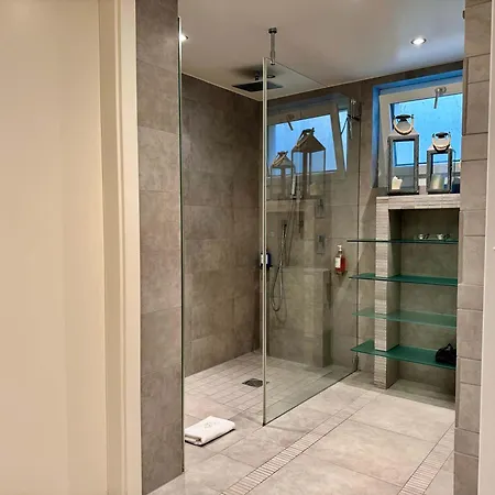 Lausanne Area Luxurious 4-bedroom On The By Guestlee
