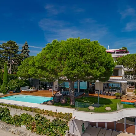 Villa Lausanne Area Luxurious 4-bedroom On The By Guestlee